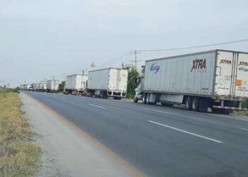 Atracan a traileros en filas del puente internacional Reynosa-Pharr