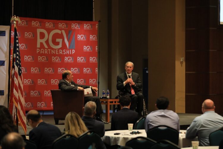 Abbott se reúne con empresarios pero se olvida perdidas por revisiones