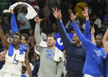 Mavericks se despiden du su afición tras quedar eliminados