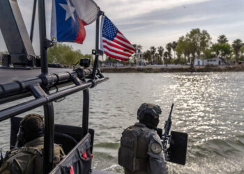 Demócratas piden investigar si Abbott mal uso fondos para financiar operativo Lone Star