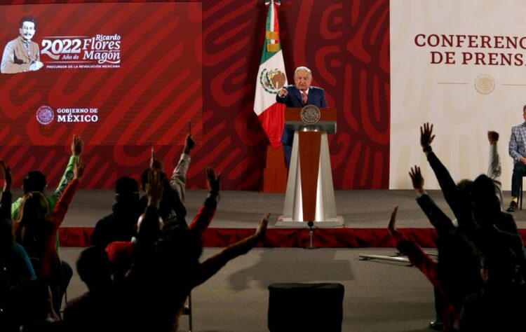 Darán base a médicos contratados para la pandemia: AMLO