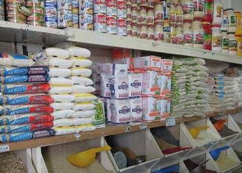 Las personas se ven obligadas a reducir sus comidas diarias