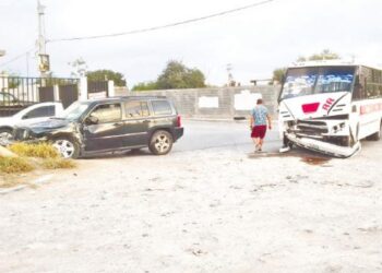 Choca Micro y Camioneta en Colonia Benito Juárez