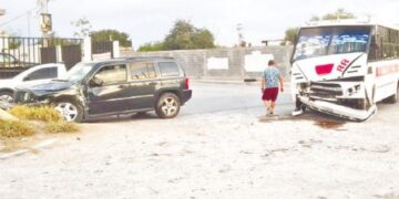 Choca Micro y Camioneta en Colonia Benito Juárez